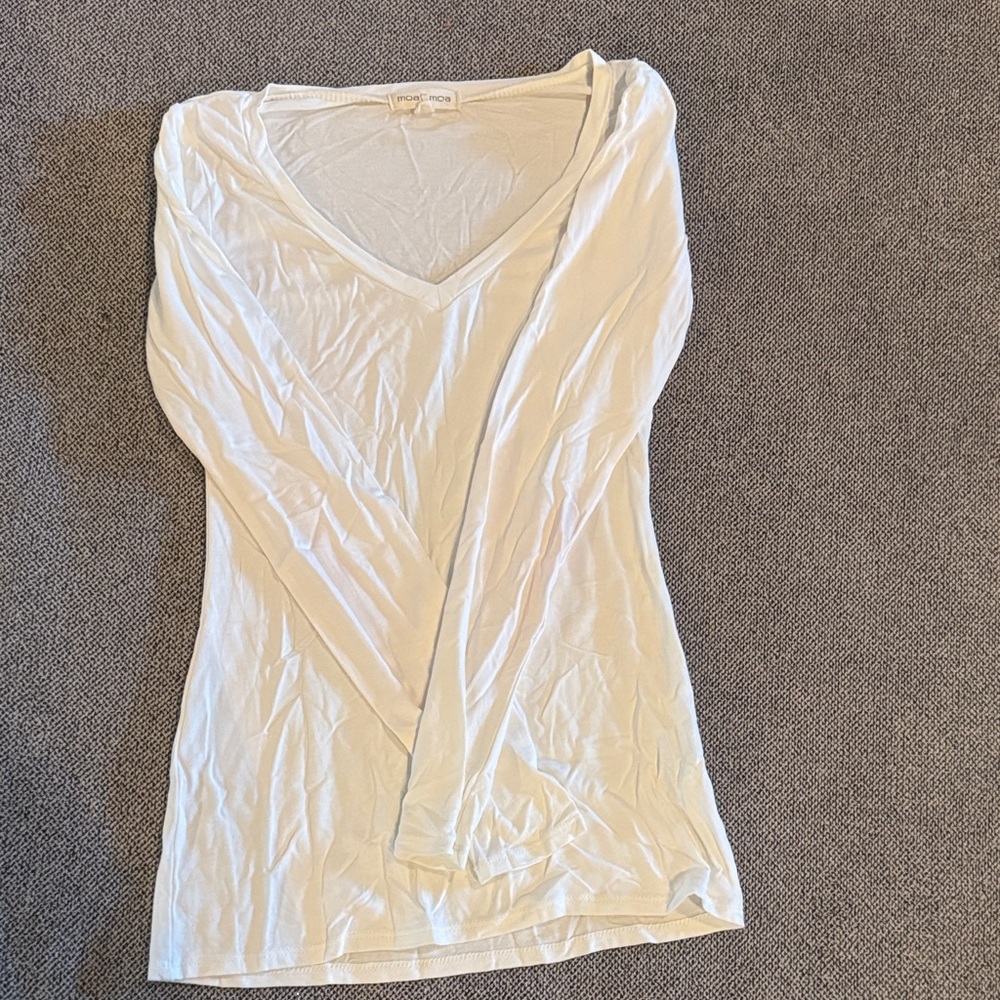 Moa Moa Classic White Long Sleeve V-Neck Top